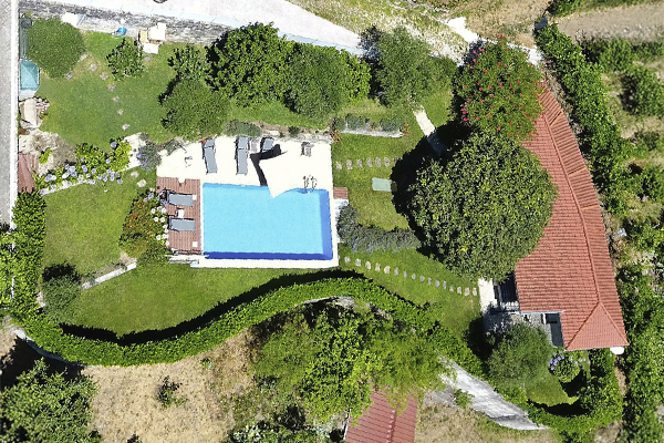 Exterior da Casinha I, casa com jardim e piscina privada em Loureda